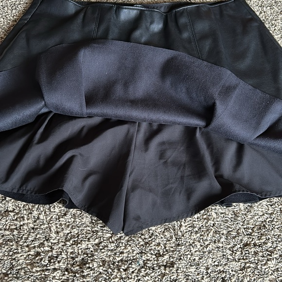 abercrombie and fitch vegan leather skort - Picture 2 of 5